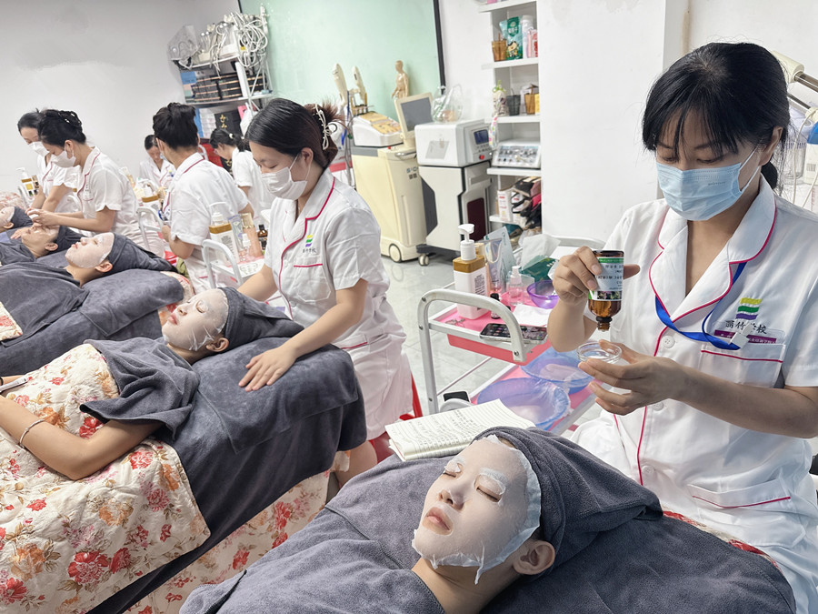 初秋面部補水護理，廣西皮膚管理操作講解