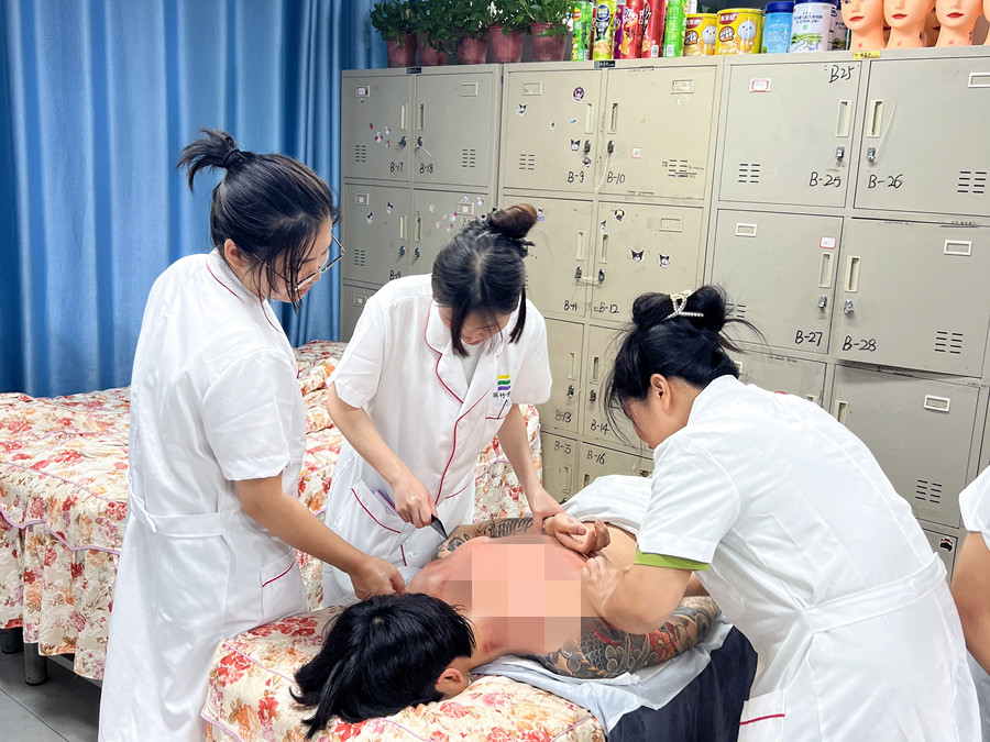 背部刮（sha）痧練習(xí)課堂，南寧健康管理美容