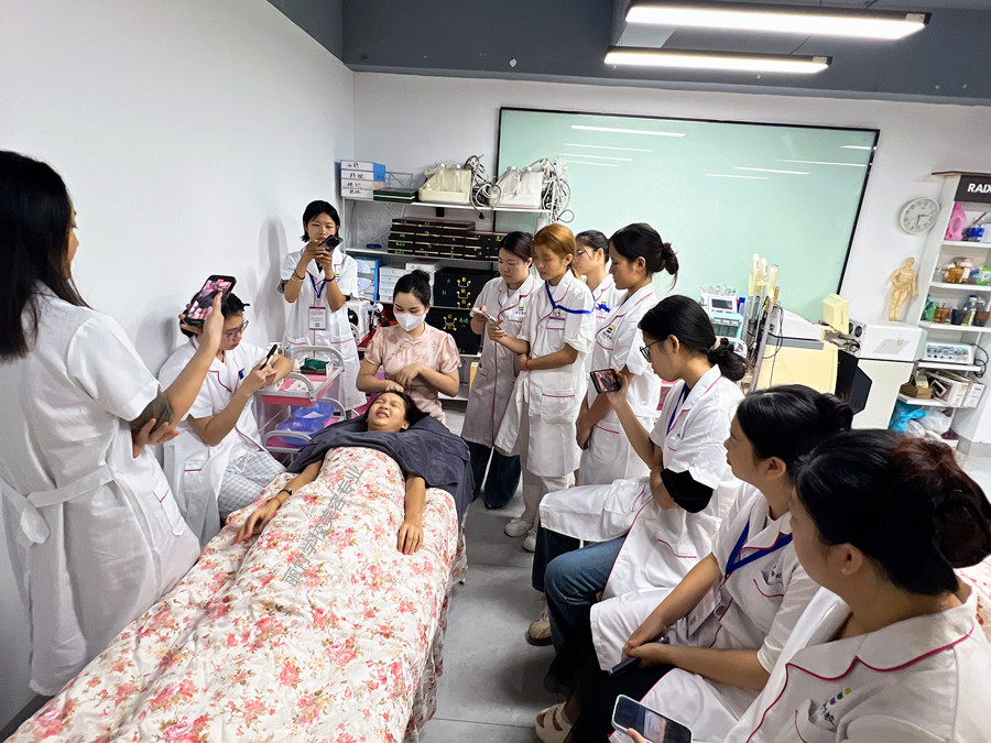 南寧護(hù)膚手法：秋季補(bǔ)水的重要性