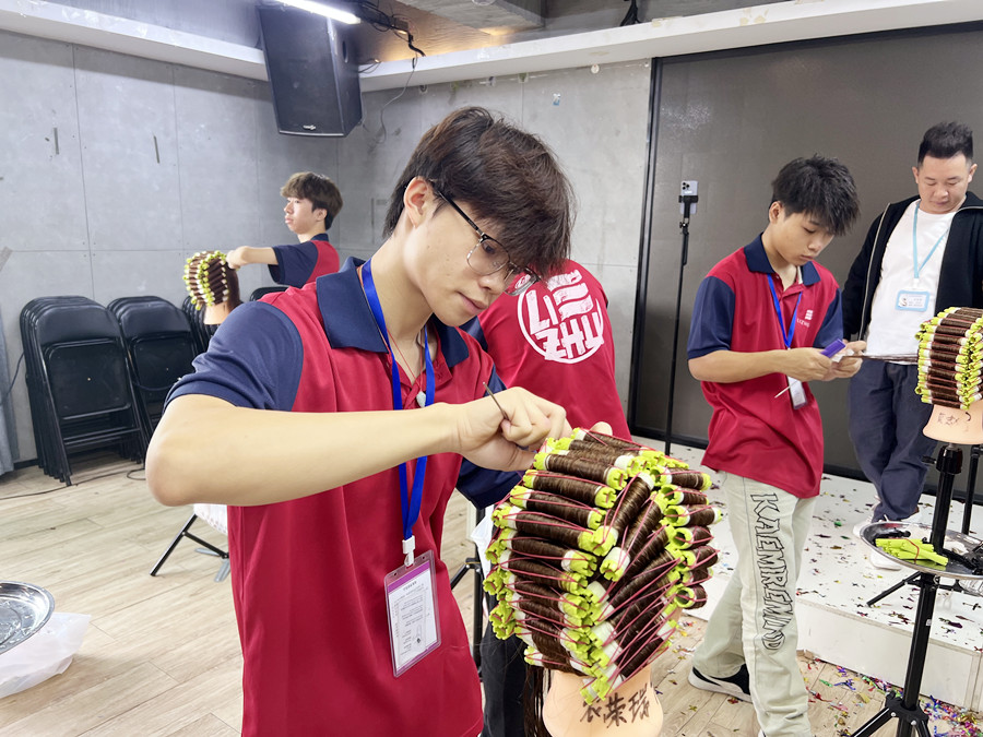 美發(fā)新手如何學(xué)上杠？南寧卷發(fā)培訓(xùn)