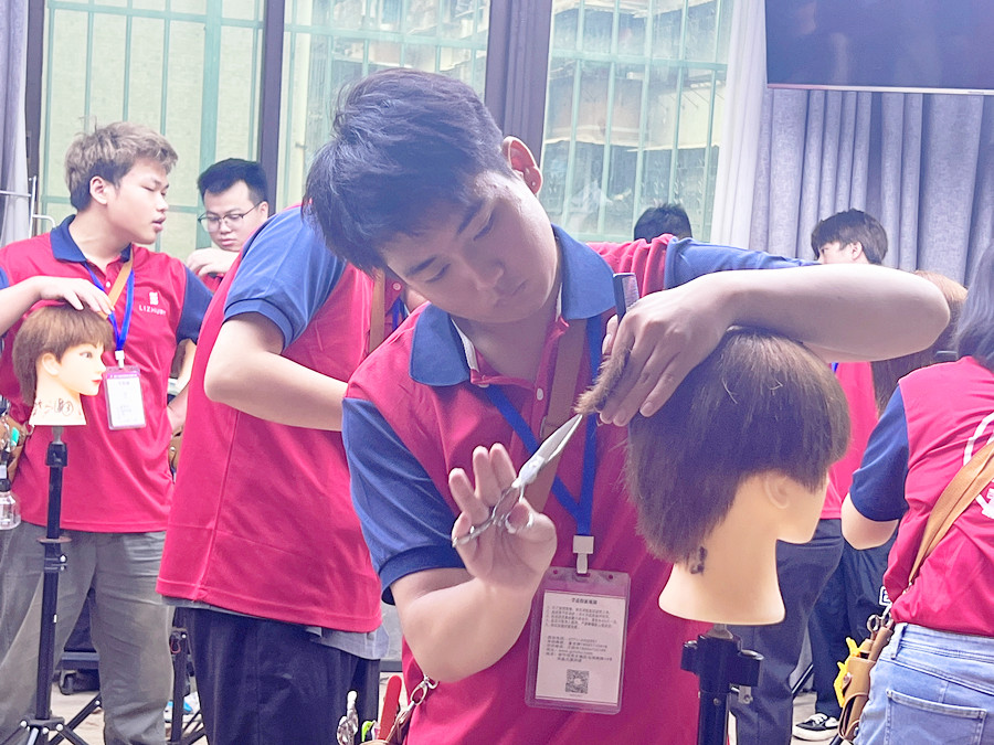 新手學剪發(fā)：美發(fā)剪刀的正確拿法