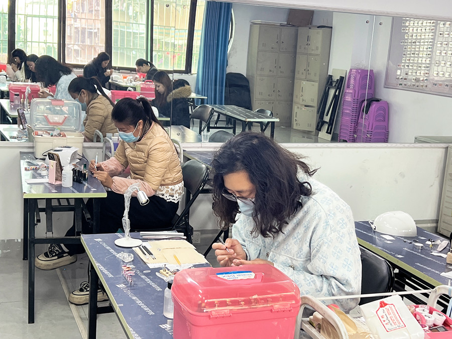 南寧美甲創(chuàng)業(yè)，歡迎到麗竹美甲學(xué)校