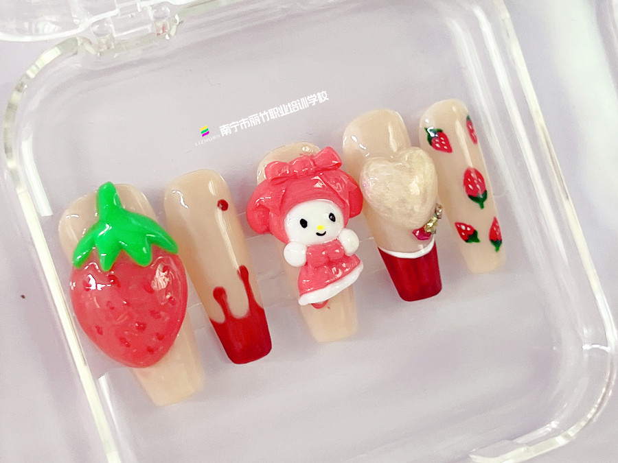 雕花卡通美甲，南寧美甲進(jìn)修培訓(xùn)作品
