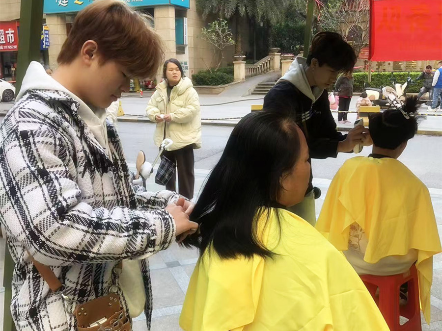 新手剪女士中長發(fā)核心技巧，南寧美發(fā)造型學(xué)校分享