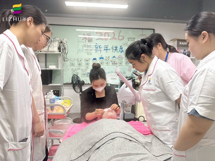 南寧美容護(hù)膚培訓(xùn)：面部深層清潔