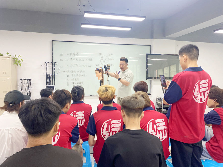 零基礎(chǔ)學(xué)燙染：直板夾操作示范